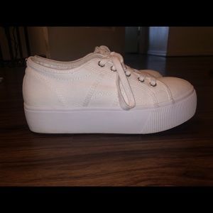 EMMI WHITE STEVE MADDEN SNEAKERS
